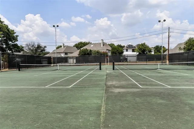 a tennis court that has tennis net