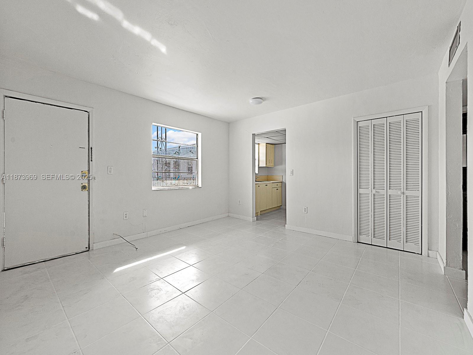 10305 Southwest 40th Street Miami, FL 33165 - Photo 2 of 5
