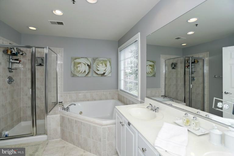 4490 Reservoir Road Northwest Washington, DC 20007 - Photo 13 of 21 Master bath