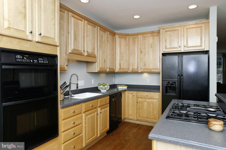 4490 Reservoir Road Northwest Washington, DC 20007 - Photo 16 of 21 Kitchen
