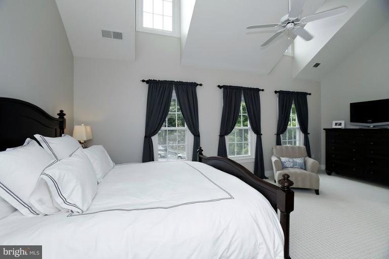 4490 Reservoir Road Northwest Washington, DC 20007 - Photo 17 of 21 Master Bedroom