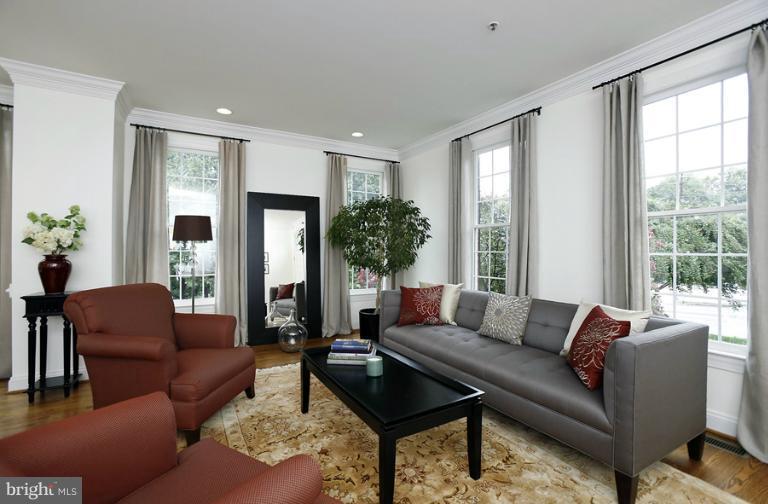4490 Reservoir Road Northwest Washington, DC 20007 - Photo 20 of 21 Living Room