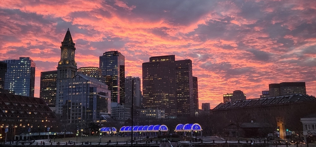 59 Commercial Wharf, Unit 1 Boston, MA 02110 - Photo 18 of 19 a city street filled with lots of tall buildings