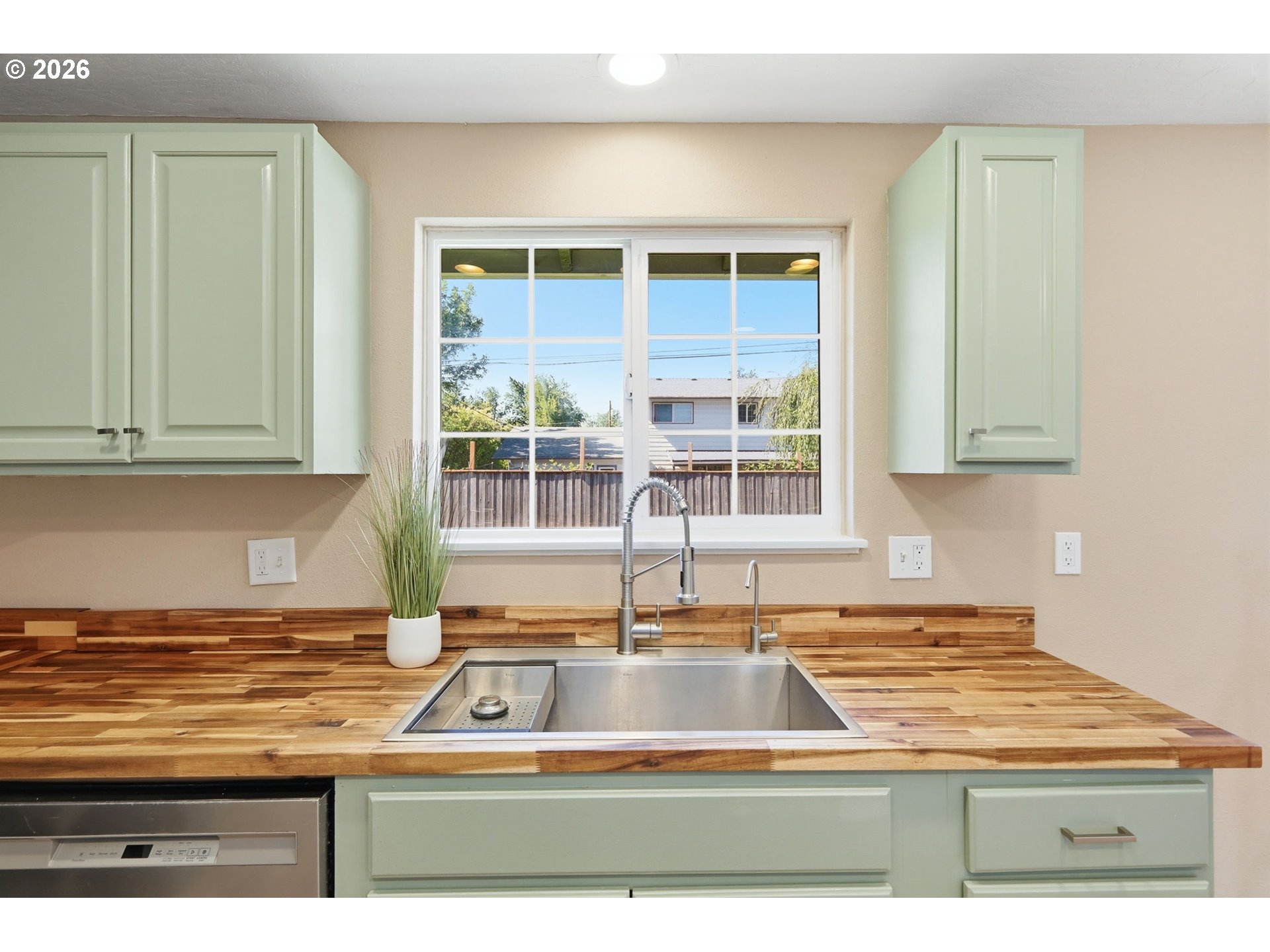 1705 Brewer Avenue Eugene, OR 97401 - Photo 14 of 38