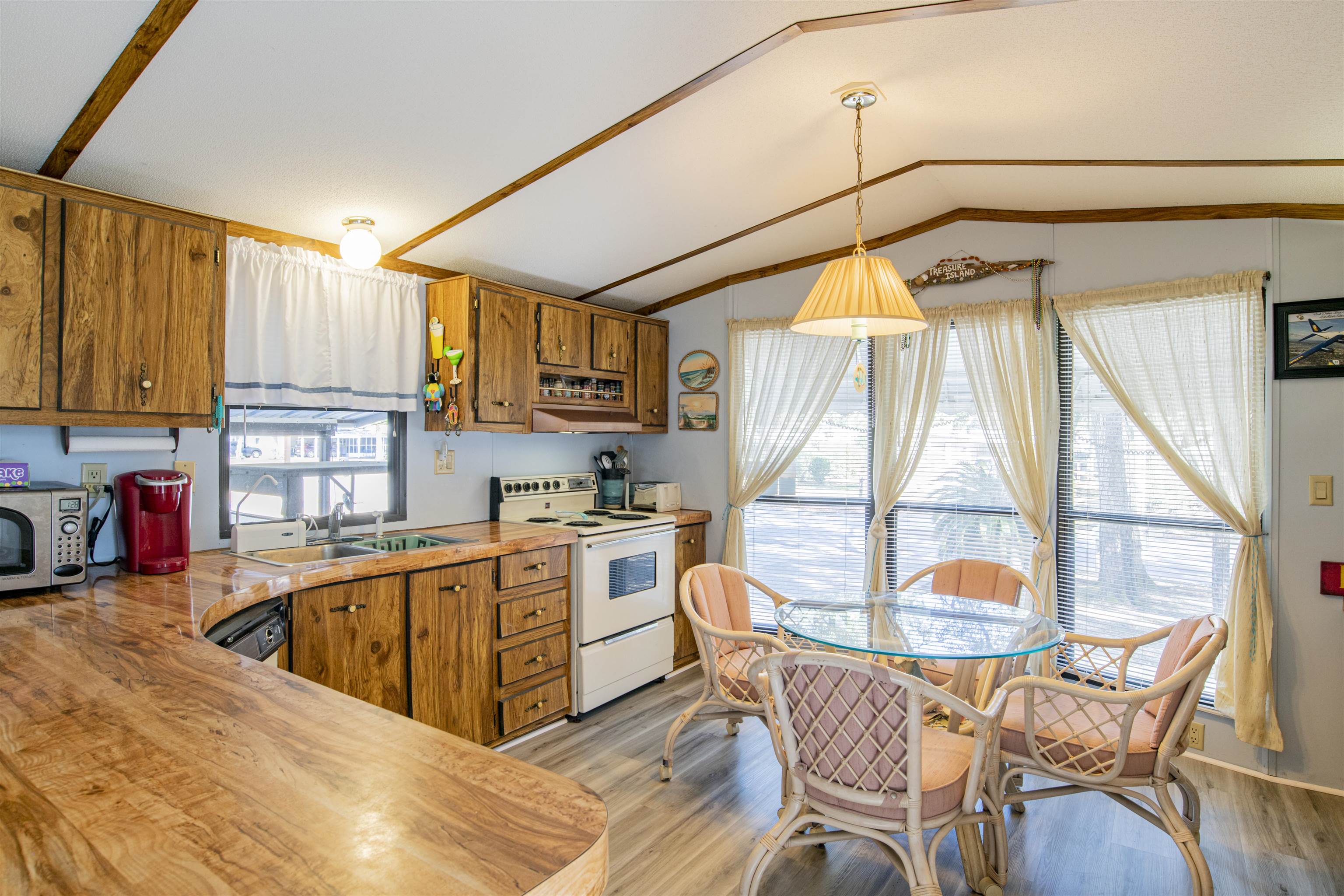 1663 Spanish Cove Drive Lillian, AL 36549 - Photo 5 of 22 Kitchen/Breakfast Bar