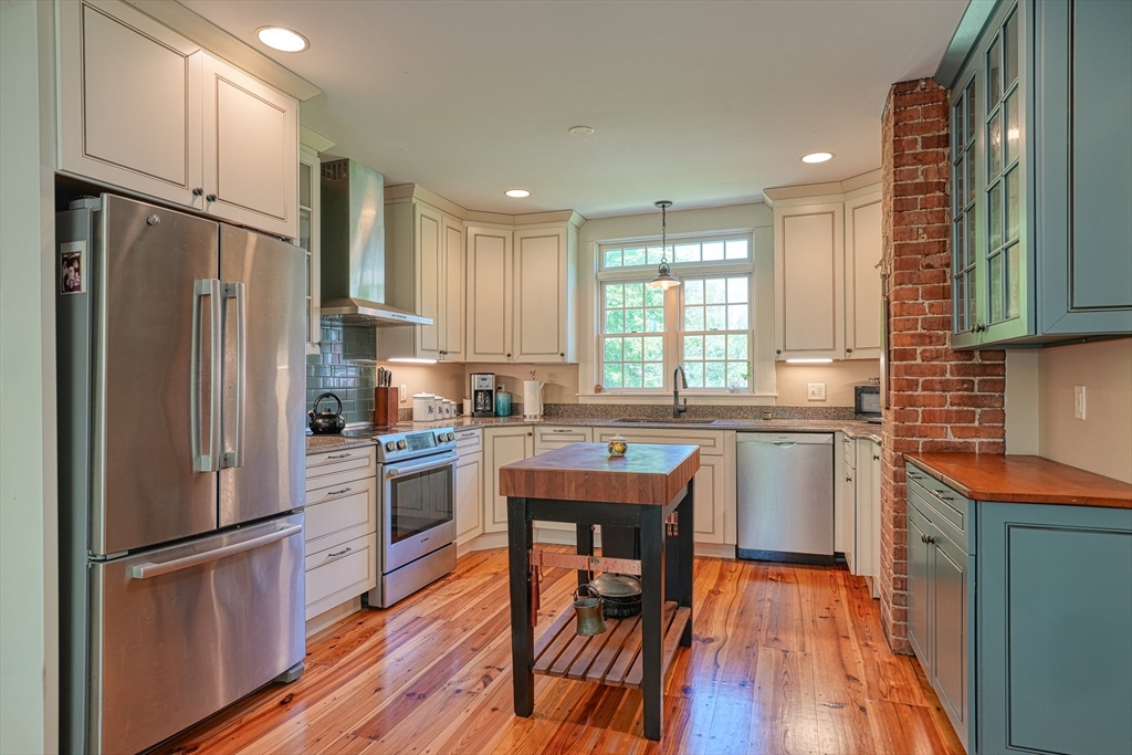 302 South Bolton Road Bolton, MA 01740 - Photo 4 of 25