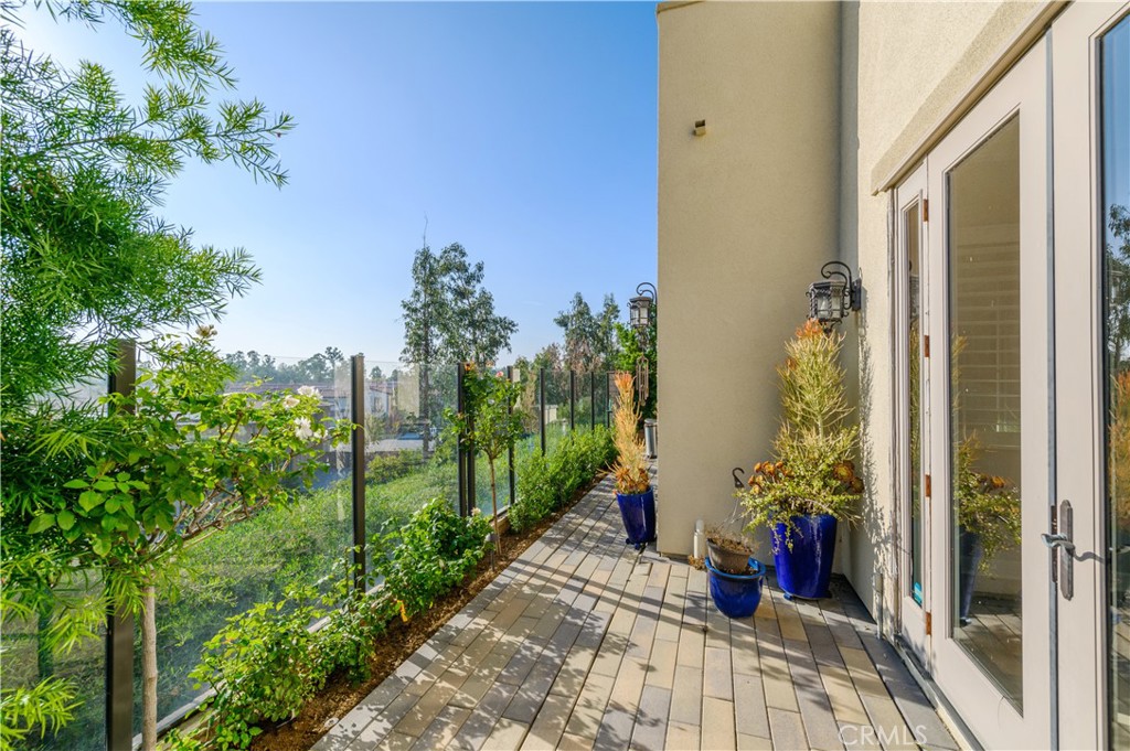 126 Long Fence Irvine, CA 92602 - Photo 27 of 61 a view of a corridor