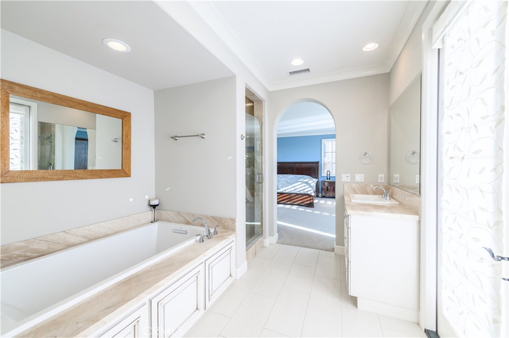 126 Long Fence Irvine, CA 92602 - Photo 42 of 61 a bathroom with a bathtub and a sink