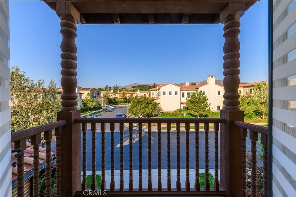 126 Long Fence Irvine, CA 92602 - Photo 59 of 61 a view of a balcony with wooden fence