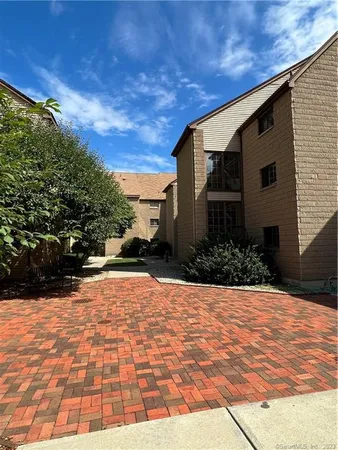 $1,500 | 38 North Main Street, Unit 8, West Hartford, CT 06107