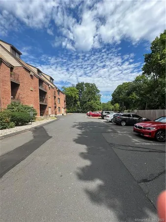 $1,500 | 38 North Main Street, Unit 8, West Hartford, CT 06107