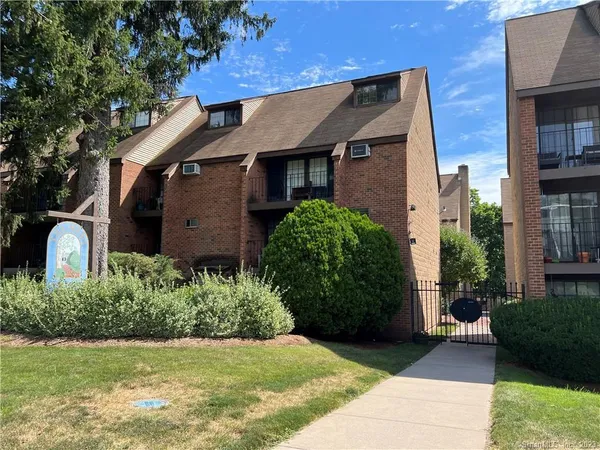 $1,500 | 38 North Main Street, Unit 8, West Hartford, CT 06107