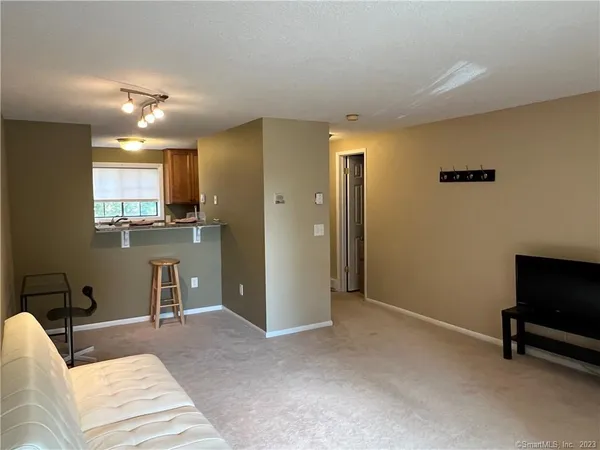 $1,500 | 38 North Main Street, Unit 8, West Hartford, CT 06107