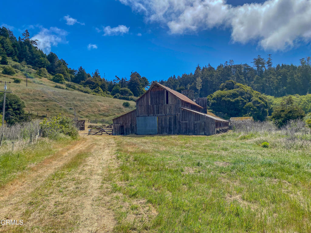 42000 Mountain View Road Manchester, CA 95459 - Photo 16 of 54 a yard with wooden fence