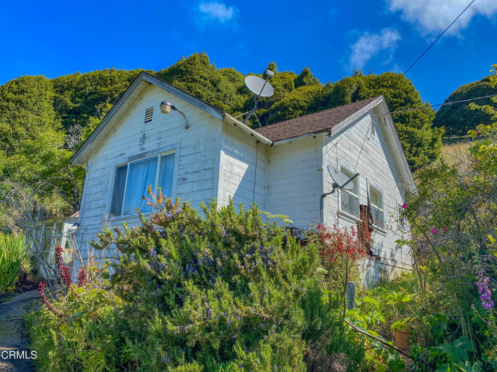 42000 Mountain View Road Manchester, CA 95459 - Photo 24 of 54 a view of a house with wooden fence
