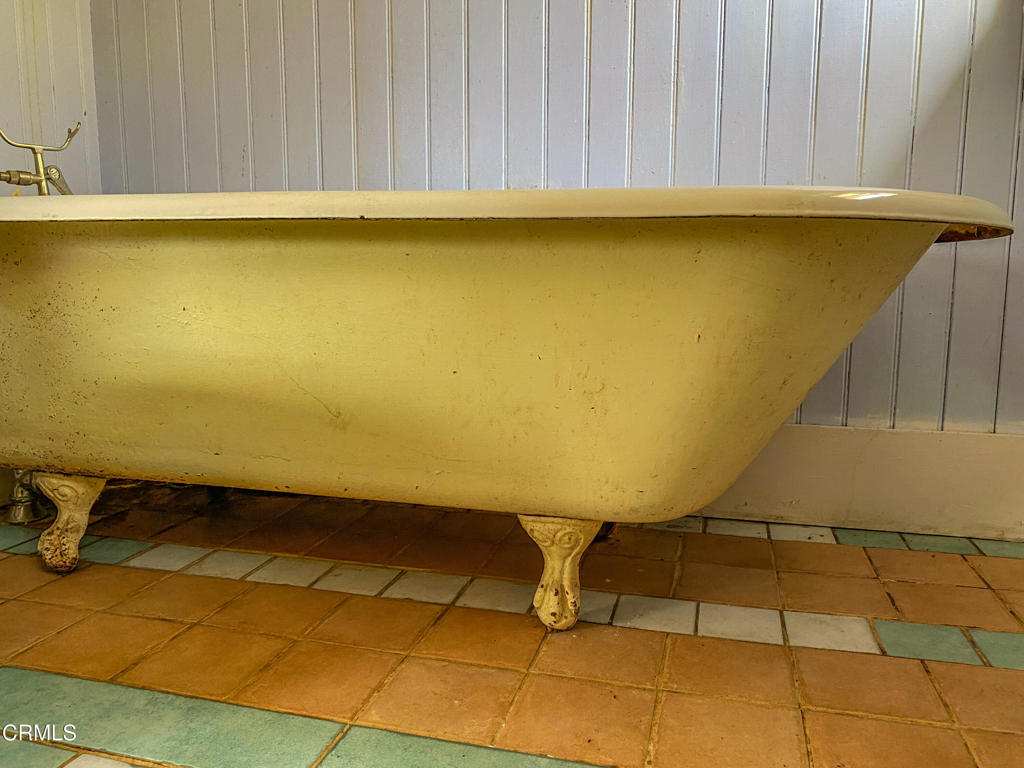 42000 Mountain View Road Manchester, CA 95459 - Photo 34 of 54 a view of a room with an empty space