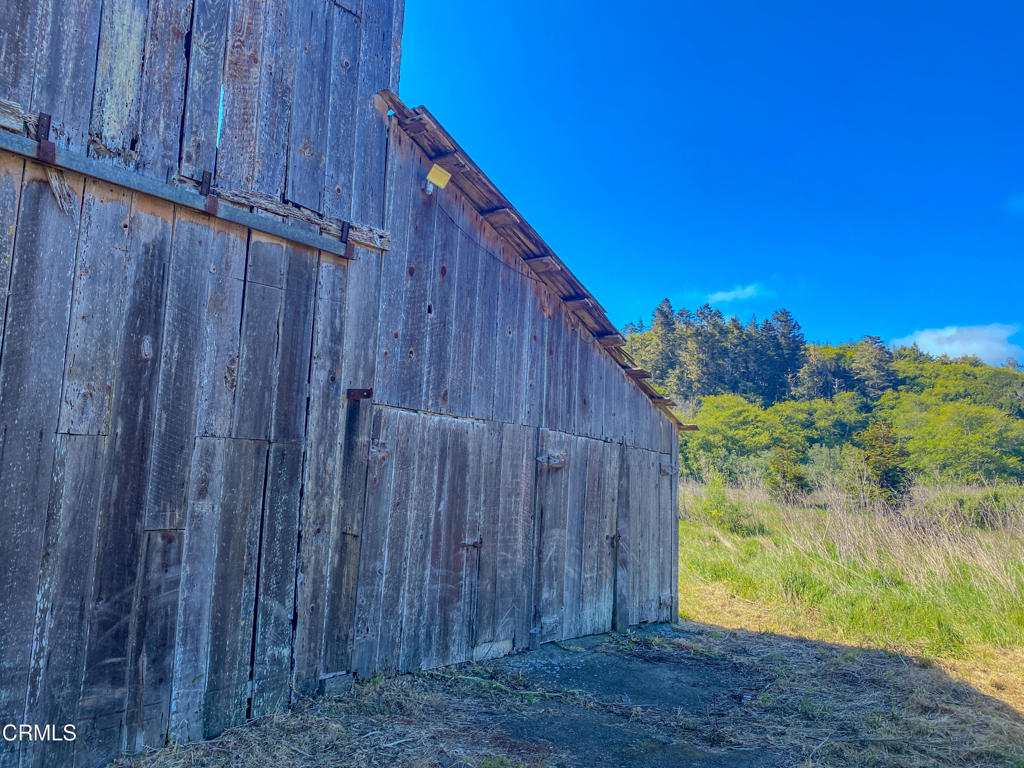 42000 Mountain View Road Manchester, CA 95459 - Photo 48 of 54 a view of a wooden wall with wooden fence