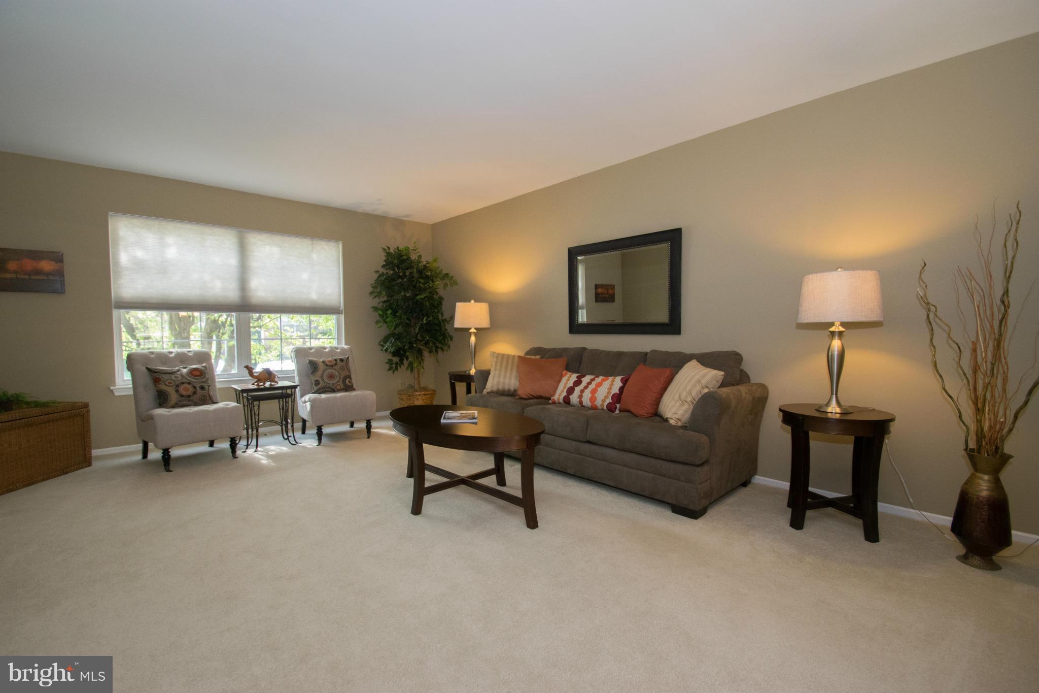 9424 Joppa Pond Road Baltimore, MD 21234 - Photo 4 of 29 Living Room