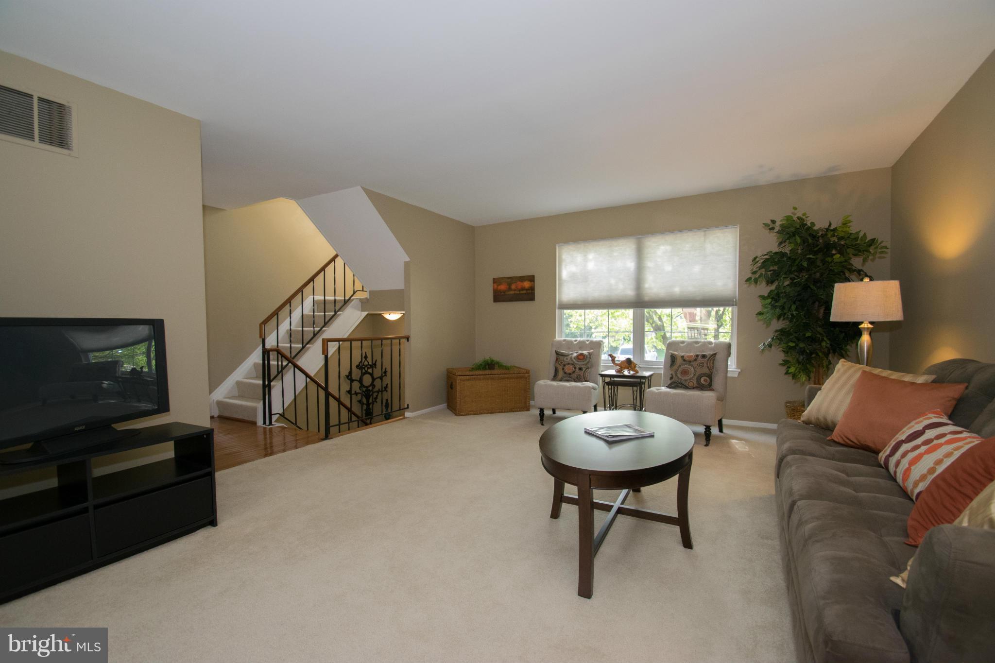 9424 Joppa Pond Road Baltimore, MD 21234 - Photo 5 of 29 Living Room
