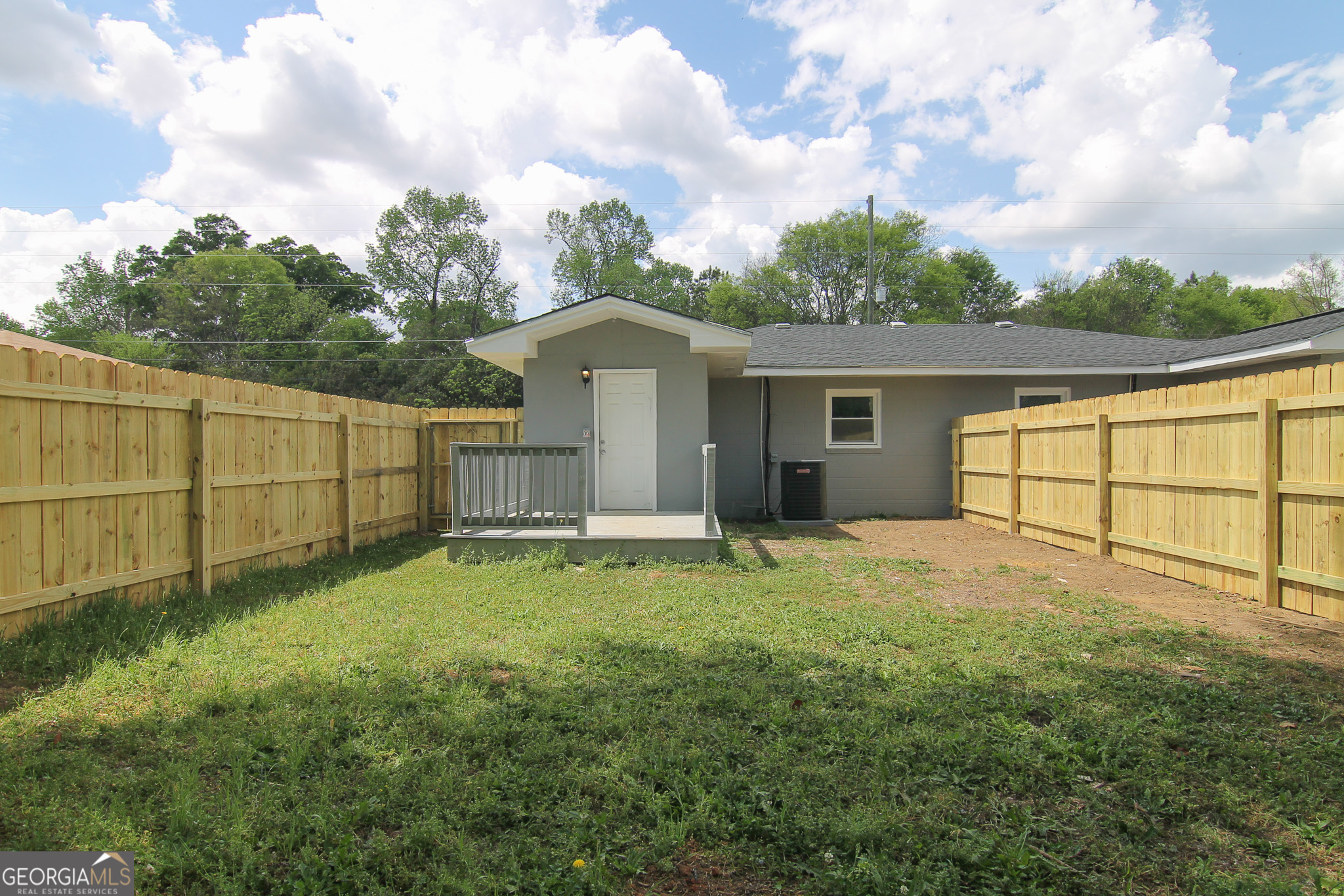 708 South 3rd Street Warner Robins, GA 31088 - Photo 27 of 29 a backyard of a house with lots of green space