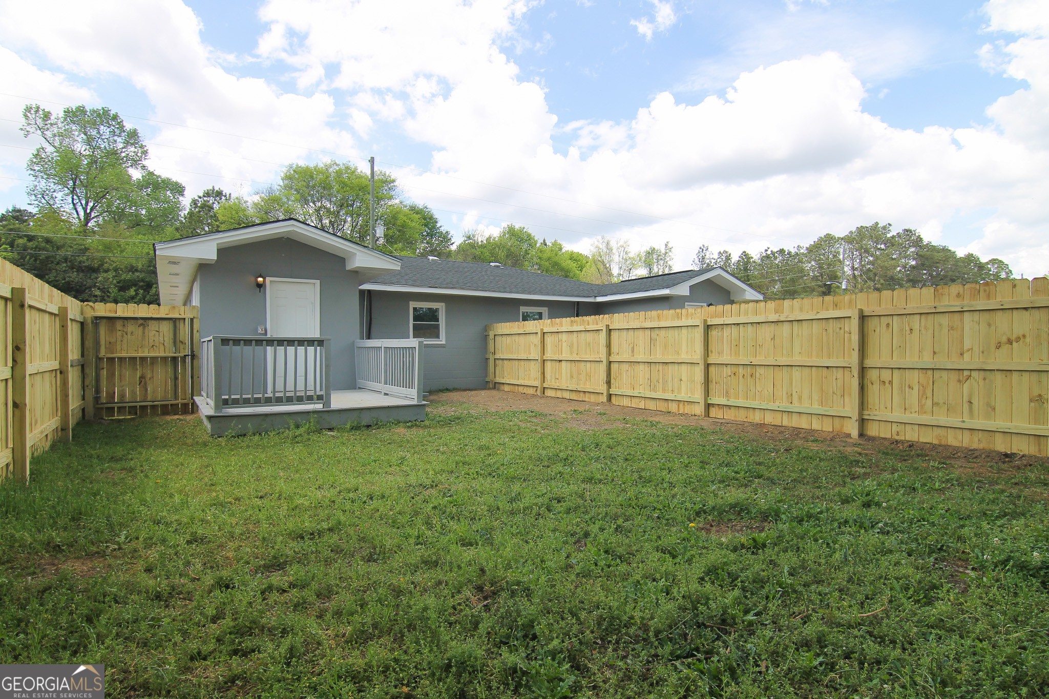708 South 3rd Street Warner Robins, GA 31088 - Photo 28 of 29 a view of a backyard with a garden and barbeque oven