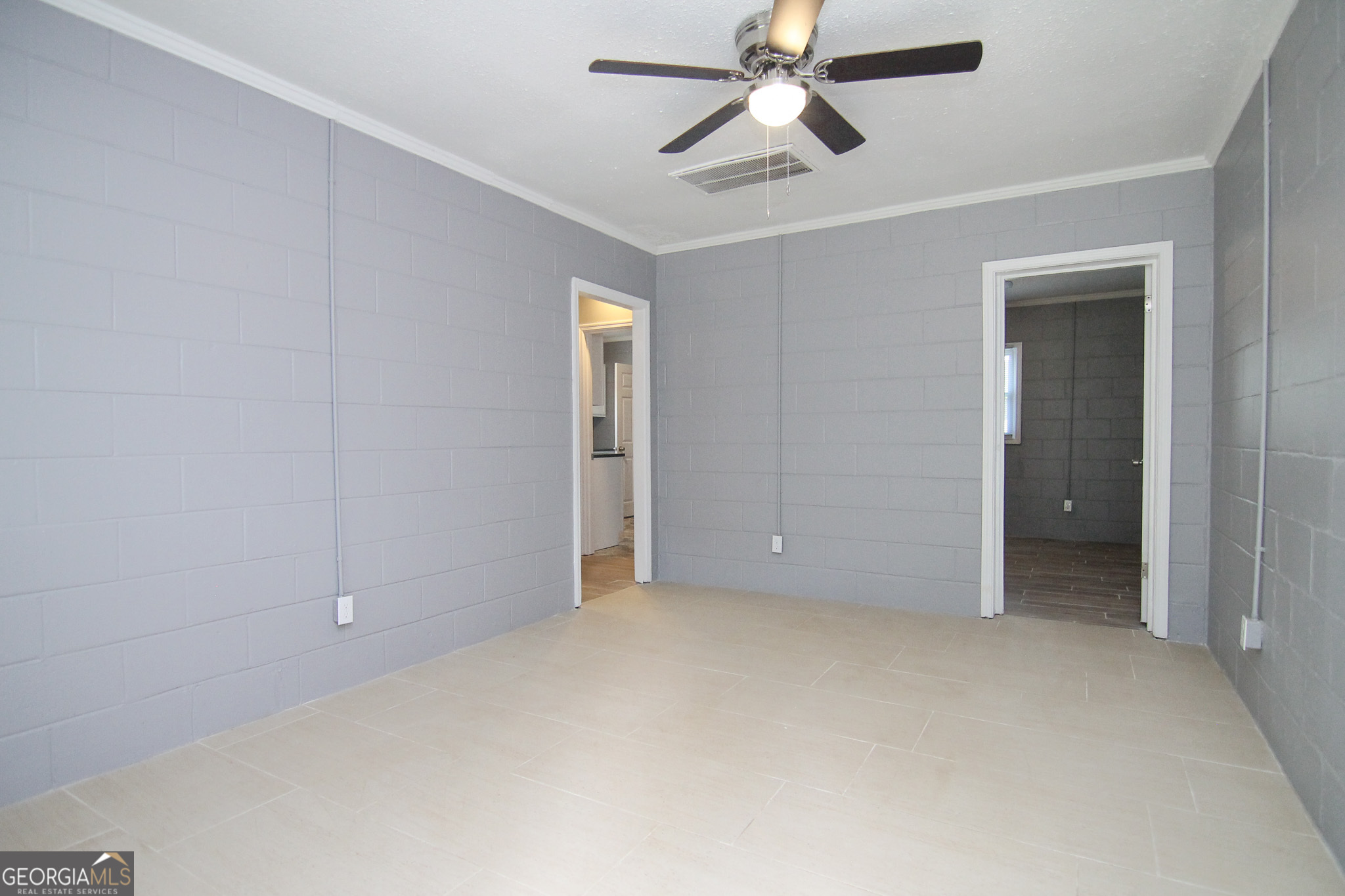 708 South 3rd Street Warner Robins, GA 31088 - Photo 3 of 29 an empty room with windows and fan