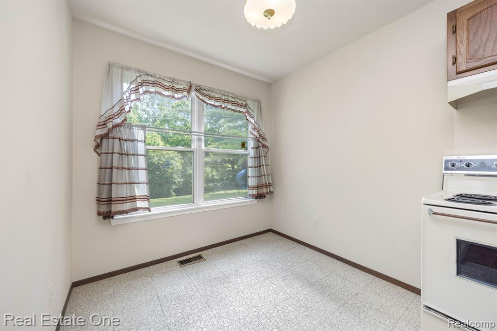 24556 Park Ridge Court Novi, MI 48375 - Photo 19 of 34