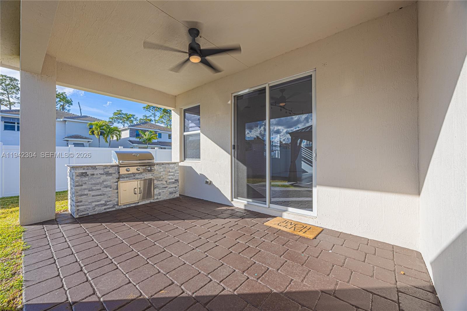 7214 Rockwood Road Jupiter, FL 33458 - Photo 26 of 28 a living room with furniture
