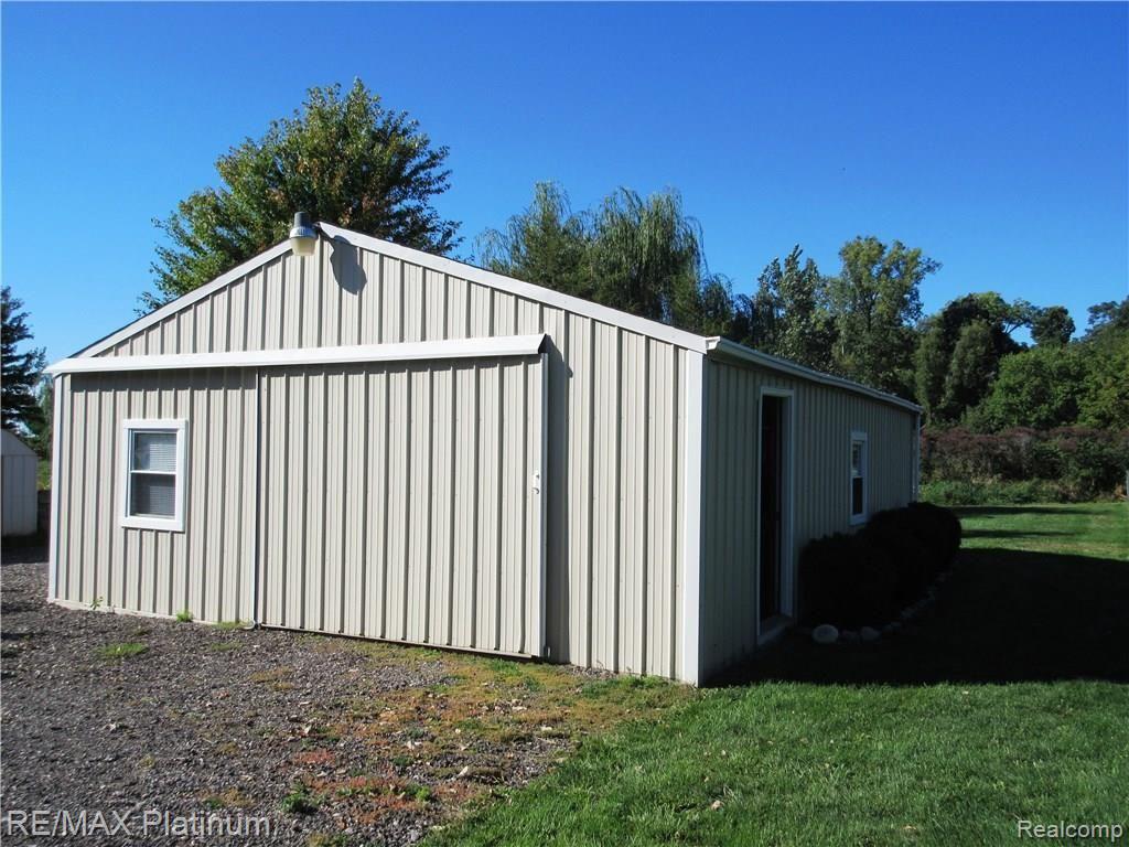 2601 Crooked Lake Road Howell, MI 48843 - Photo 6 of 30 IMG_1112.JPG