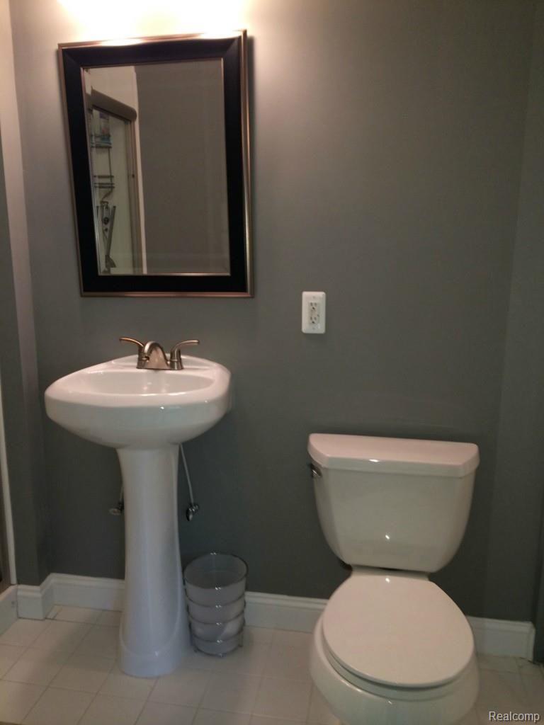 505 Maplehill Road Rochester, MI 48306 - Photo 6 of 15 MH-Master Bath.jpg