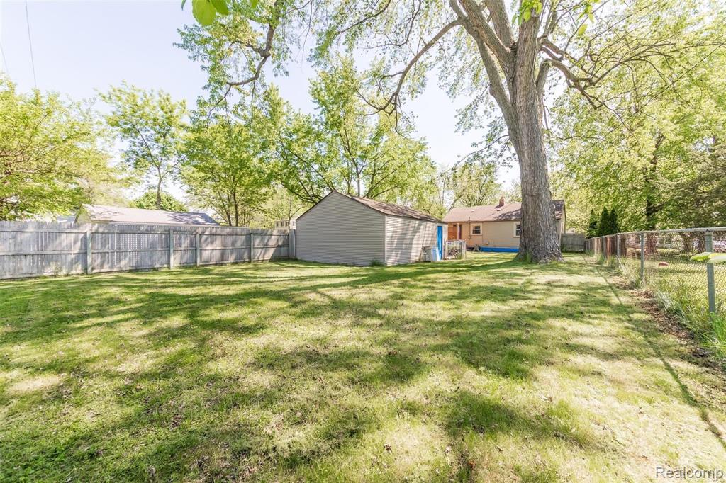 106 South Roslyn Road Waterford, MI 48328 - Photo 10 of 11