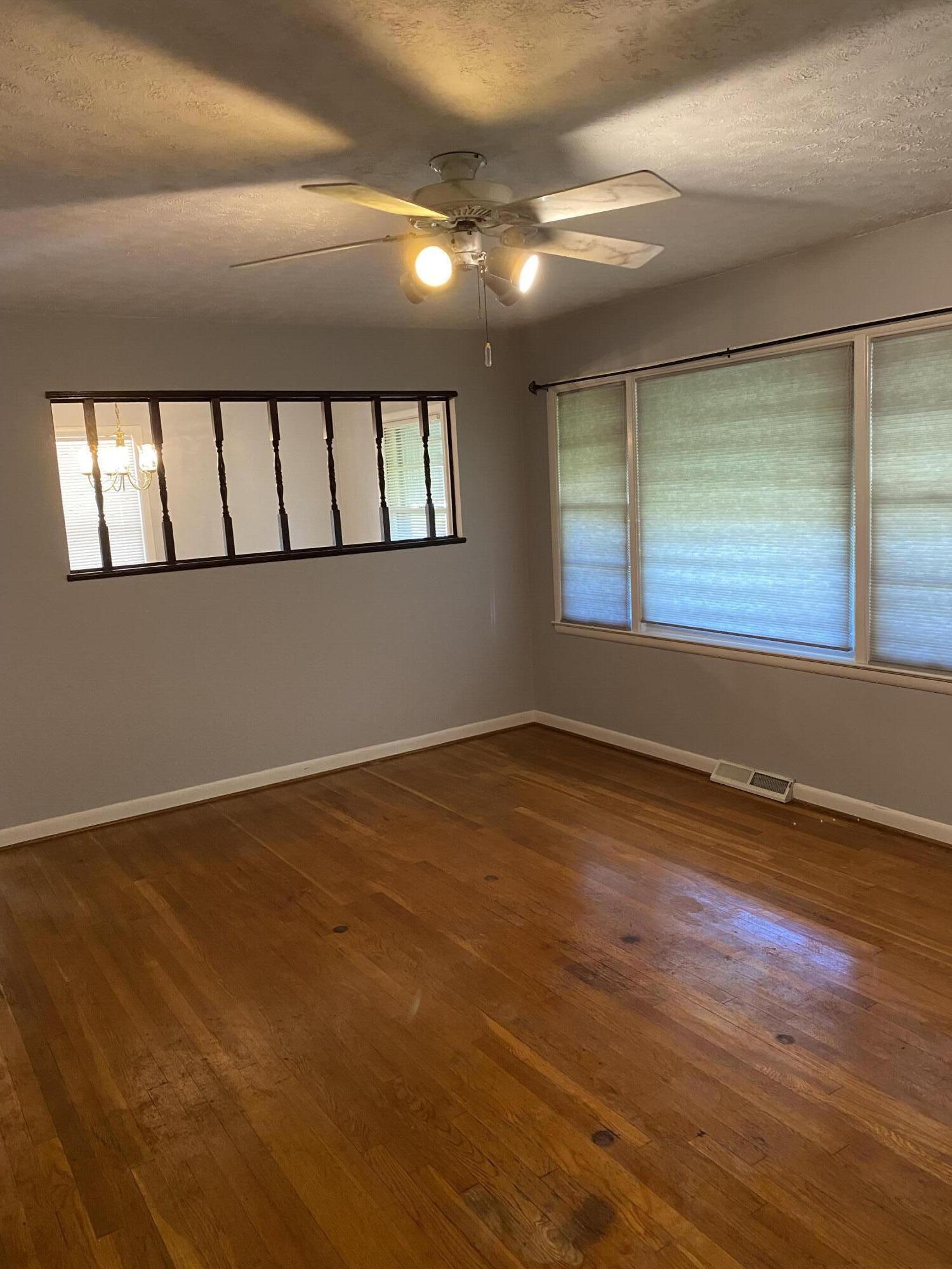 2324 Harrodsburg Road Lexington, KY 40503 - Photo 2 of 19 IMG-2137
