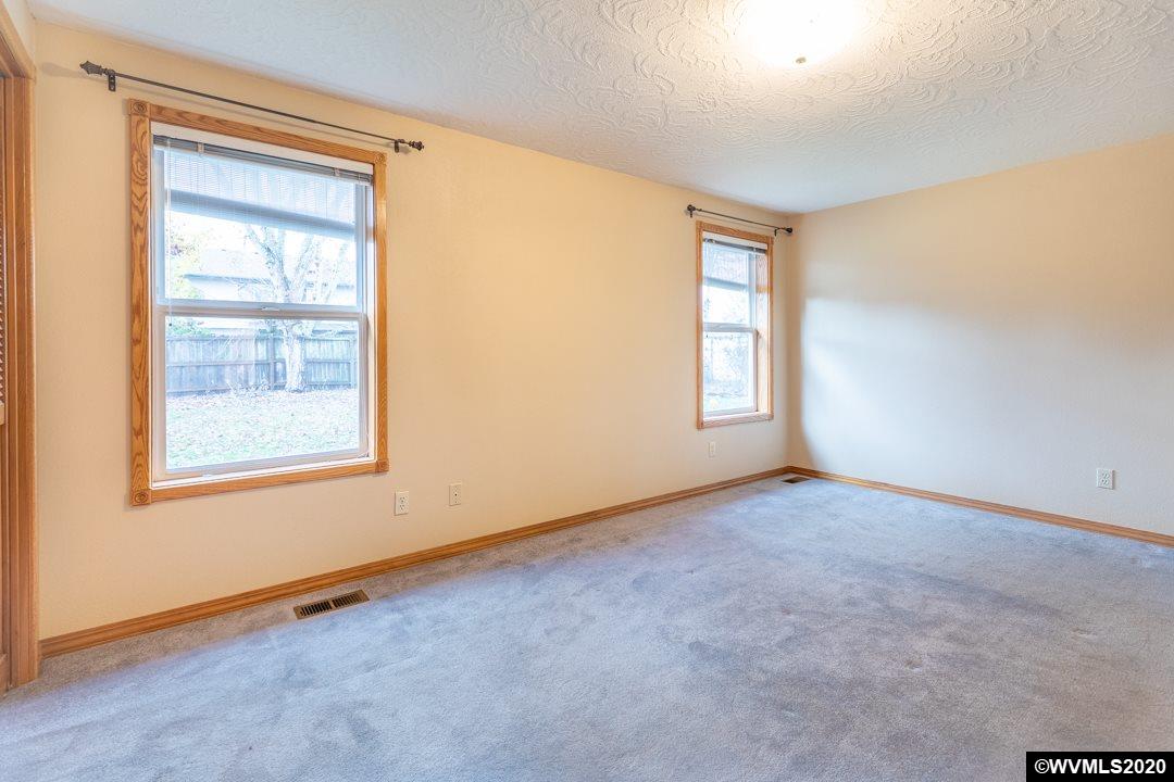 244 Edwards Road South Monmouth, OR 97361 - Photo 19 of 29 an empty room with windows