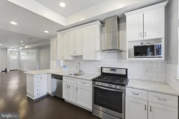 $5,000 | 10 Girard Street Northeast, Washington, DC 20002