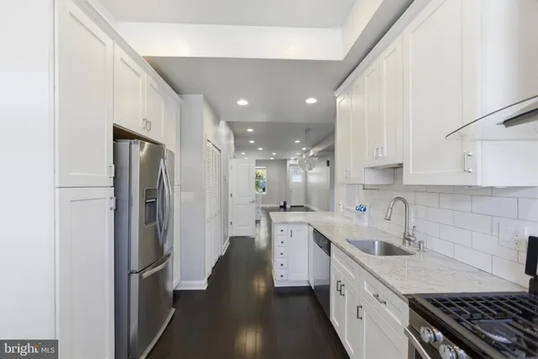 $5,000 | 10 Girard Street Northeast, Washington, DC 20002