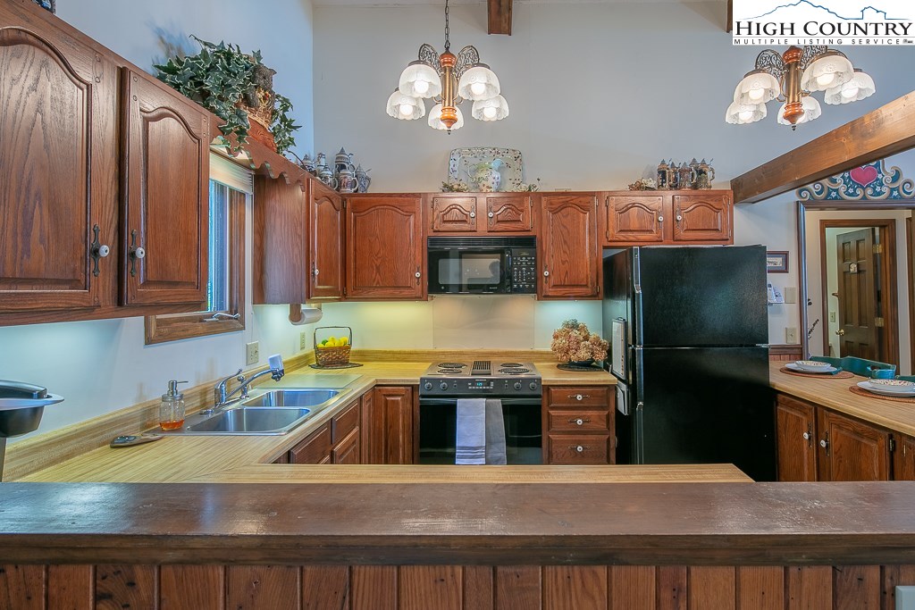 800 Pine Ridge Road Beech Mountain, NC 28604 - Photo 8 of 34
