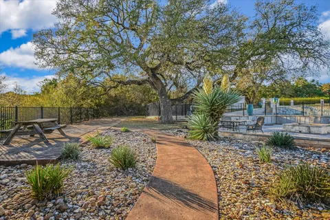 a view of a yard with an tree