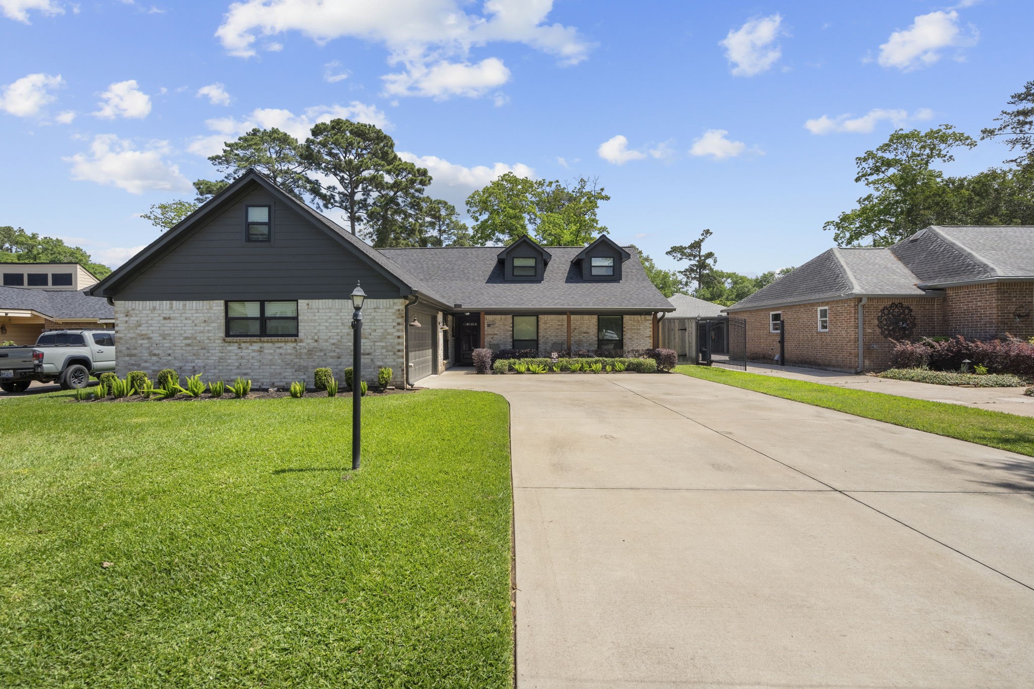 19602 Dianeshire Drive Spring, TX 77388 - Photo 5 of 37 a front view of a house with garden