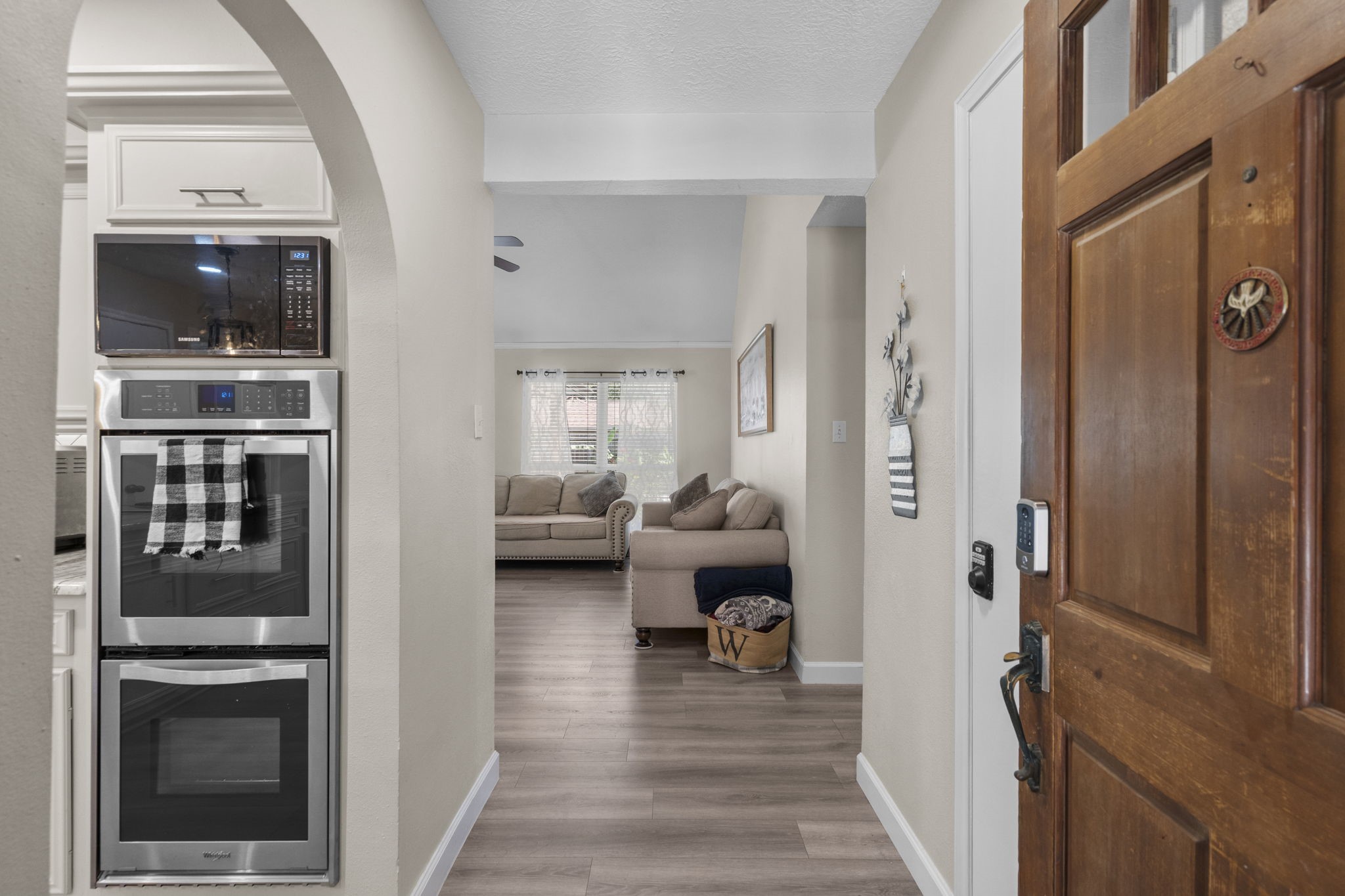 19602 Dianeshire Drive Spring, TX 77388 - Photo 8 of 37 Welcoming entryway leading into a cozy living space.