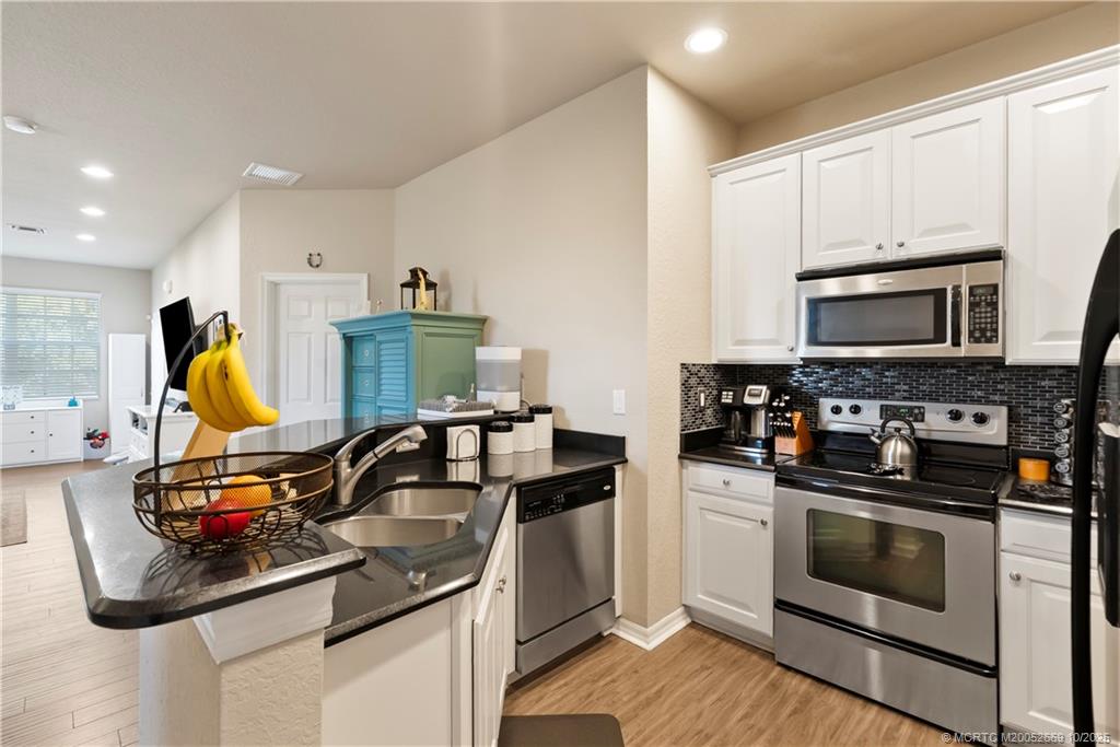 3031 Southeast Lexington Lakes Drive, Unit 201 Stuart, FL 34994 - Photo 14 of 50