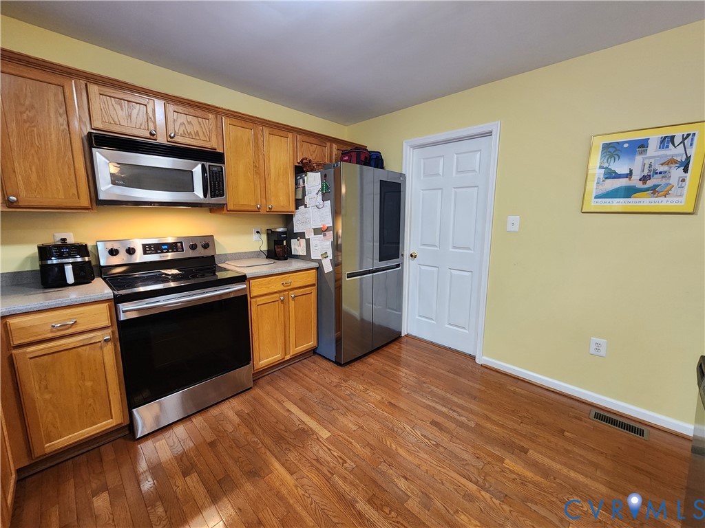2744 Smokey Road Aylett, VA 23009 - Photo 18 of 72 Hardwood flooring throughout, oak wood-finish cabi