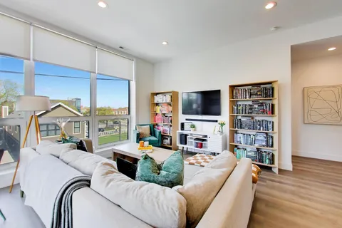 $525,000 | 2423 West Fullerton Avenue, Unit 3F, Chicago, IL 60647