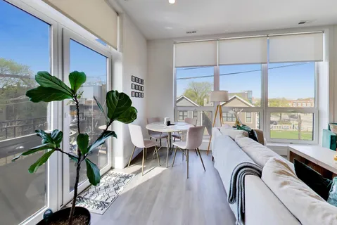 $525,000 | 2423 West Fullerton Avenue, Unit 3F, Chicago, IL 60647