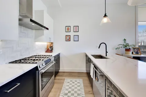 $525,000 | 2423 West Fullerton Avenue, Unit 3F, Chicago, IL 60647