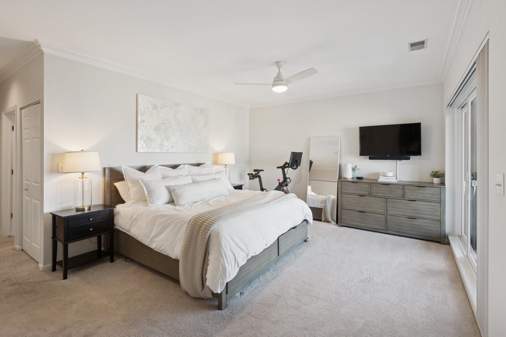 1122 West Armitage Avenue, Unit 302 Chicago, IL 60614 - Photo 13 of 23 a spacious bedroom with a bed and a flat screen tv