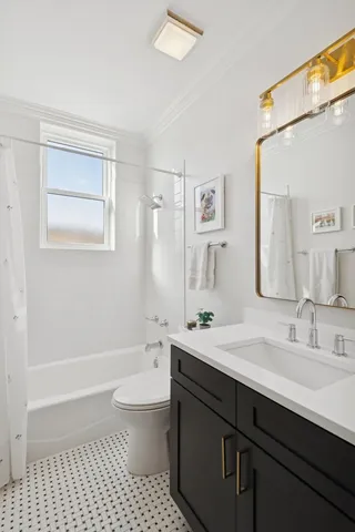 $799,000 | 1122 West Armitage Avenue, Unit 302, Chicago, IL 60614