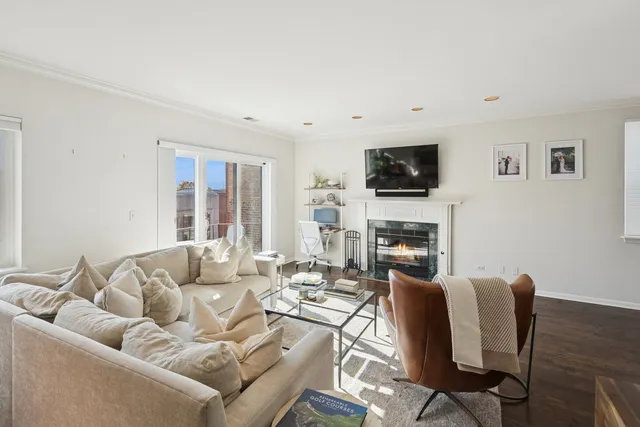 $799,000 | 1122 West Armitage Avenue, Unit 302, Chicago, IL 60614