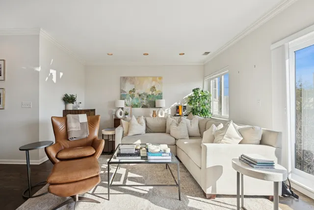 $799,000 | 1122 West Armitage Avenue, Unit 302, Chicago, IL 60614