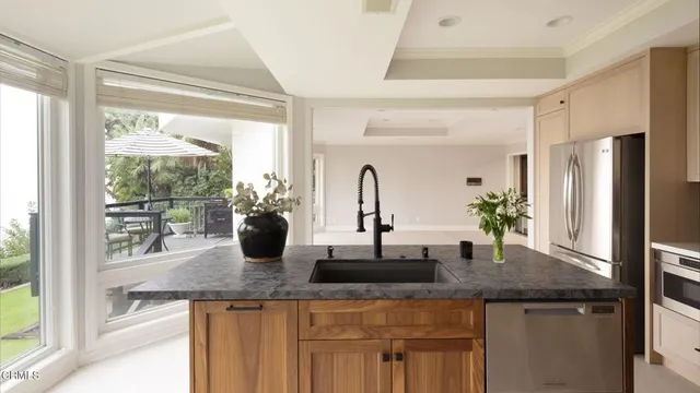 $3,682,000 | 8 Burrell Lane, Rancho Palos Verdes, CA 90275