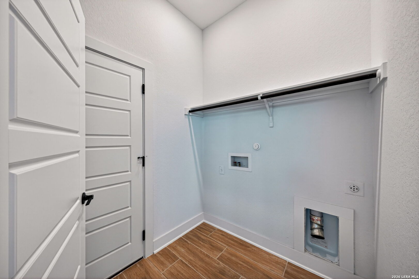 20675 Huebner Road, Unit 527 San Antonio, TX 78258 - Photo 30 of 33 a view of an empty walk in closet